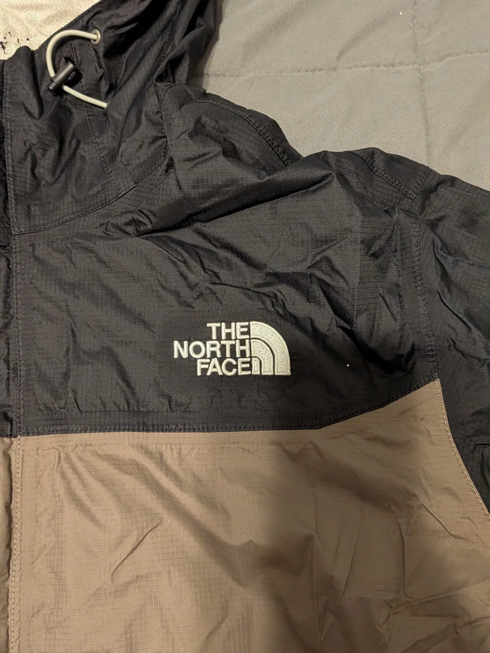 The North Face Men's L Two-Tone Hooded Windbreaker Jacket - Black & Tan